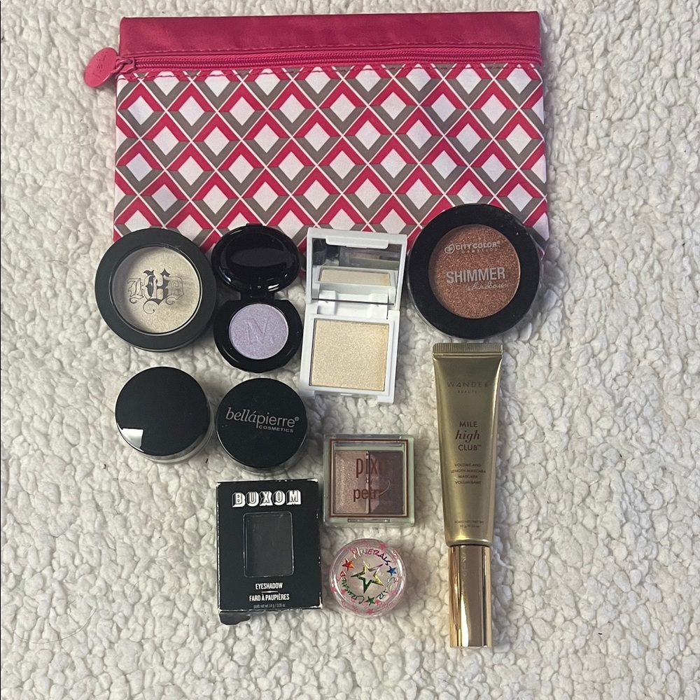 Eyeshadow Set with Pink Bag